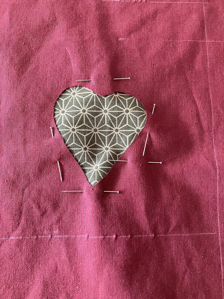 Appliqué en forme de coeur, épinglé