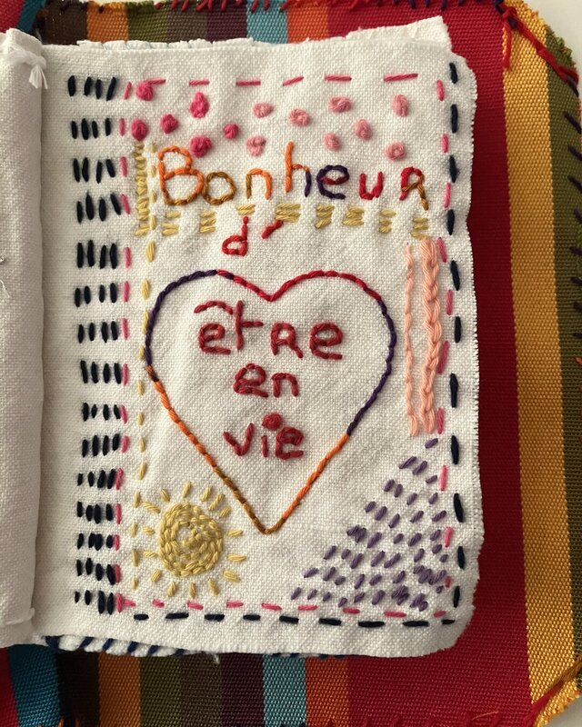Page 03 du journal de broderie : Bonheur d'être en vie