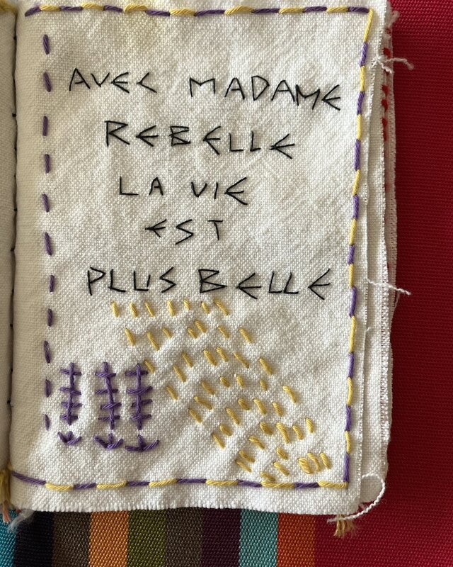 Page 13 du journal de broderie : Avec madame rebelle, la vie est plus belle